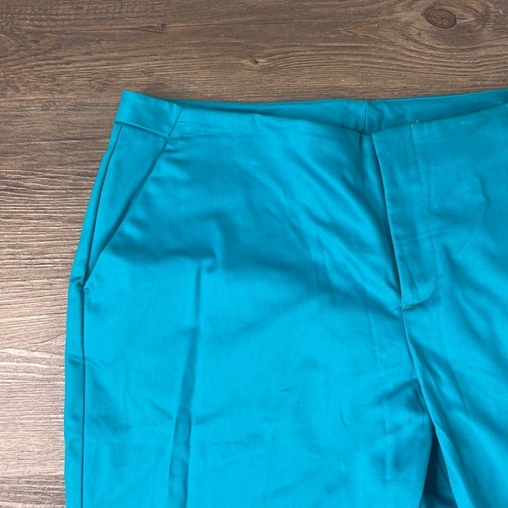 Worthington Women’s Turquoise Teal Modern Fit Crop Capri, size 10 - Picture 3 of 9